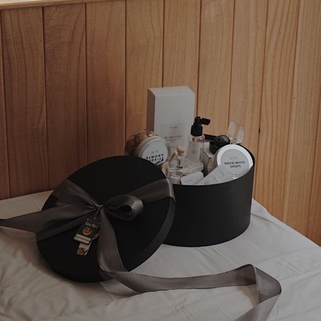 

Hampers Lebaran | Hampers aracasa : Hampers Kareem - Eid Essensial | Hamper Lebaran Kado Natal Holiday Gift Hampers Lebaran Parcel Idul Fitri Hadiah Kado Unik Hampers Graduation Gift Wedding Gift Kado Natal Hadiah Ulang Tahun Kado Pernikahan