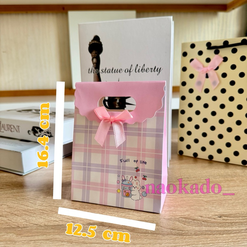 

Paper Bag Mini Aesthetic Lucu Ready Stock Buka Tutup - Kado Hadiah Gift