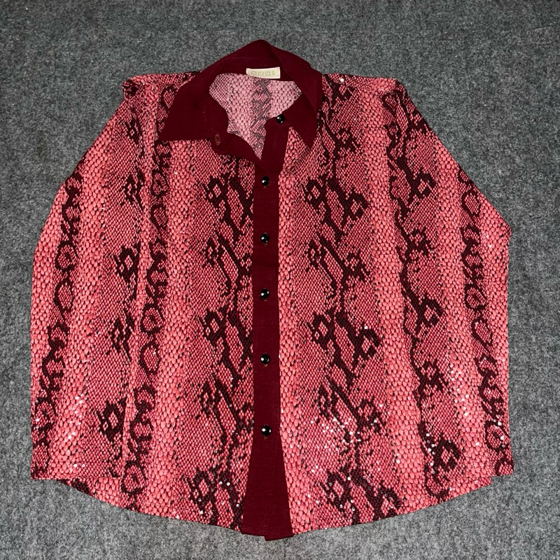 Kemeja Motif Ular Glossy Merah