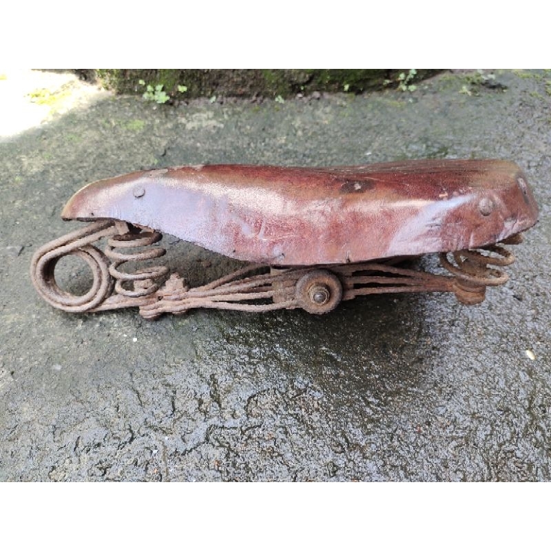 Sadel sepeda onthel heren kulit asli baru,rangka ori lawas siap pasang.