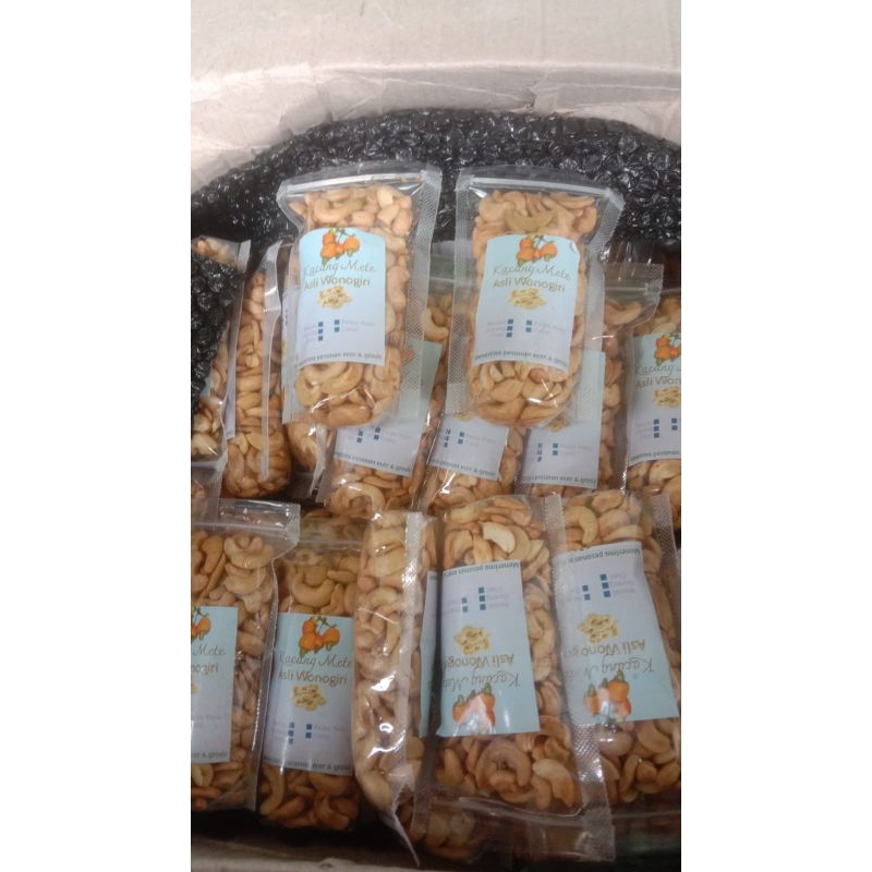 

kacang mete Mateng/mentah