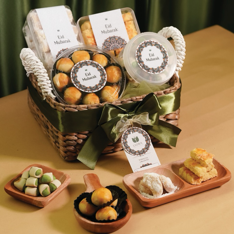 

Liora Hampers - Hayya Package Putri Salju, Kastengel, Nastar & Bakpia / Hampers Kue Lebaran Idul Fitri / Hampers Lebaran Idul Fitri Premium / Hampers Lebaran Idul Fitri Unik / Parcel Lebaran Idul Fitri Kue/ Box Hampers Lebaran
