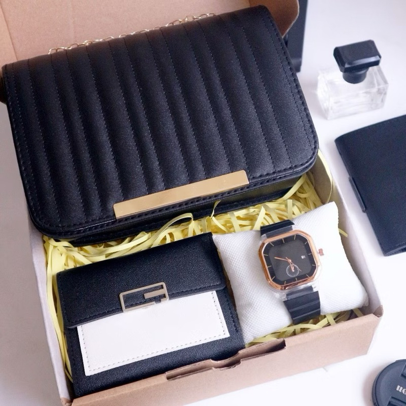 

Hampers Wanita Tas Jam Dompet - Kado Cewek - Kado Ulang Tahun - Kado Guru - Hadiah