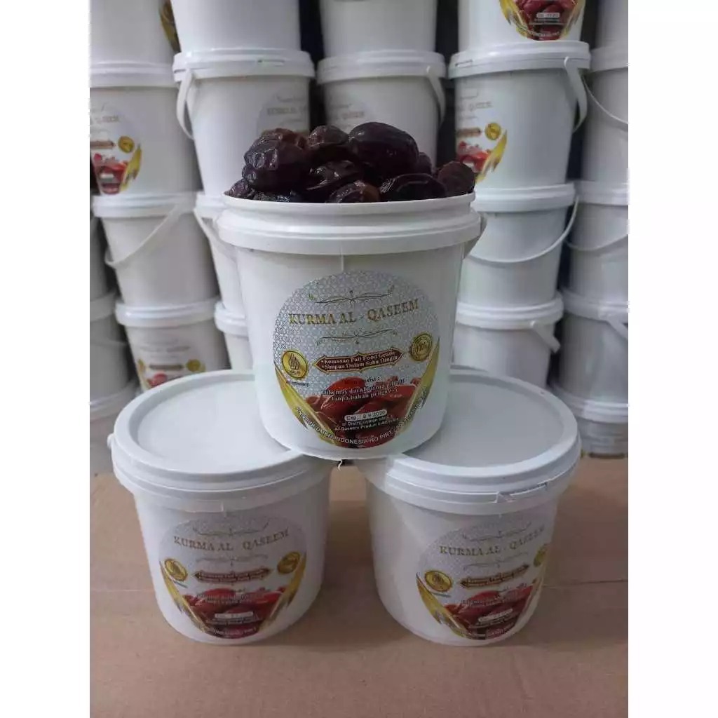 

KURMA AL QASIM PAKET 2 EMBER 1KG KURMA EMBER MAKANAN CEMILAN AL QASEEM PREMIUM