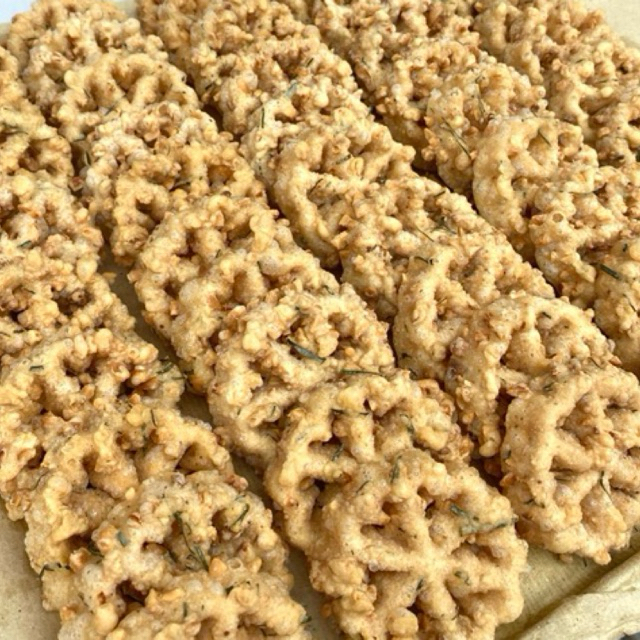 

Peyek Seroja Kacang/Udang | Peyek Kembang Goyang Ready 300gr | Rempeyek | Peyek Goyang Dombret Renyah Gurih