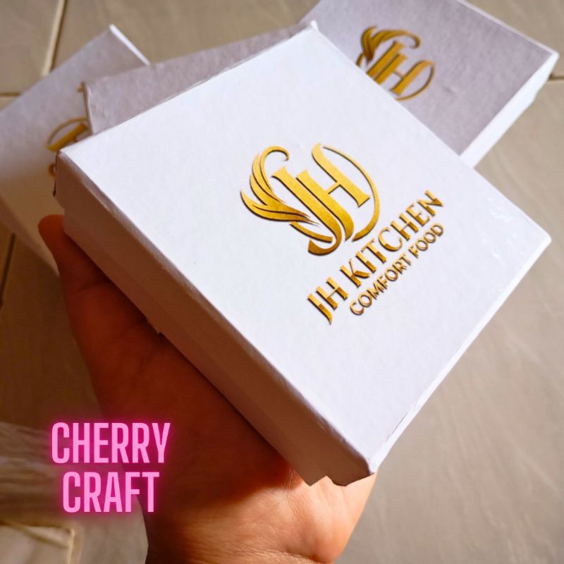 

Hard Box size 10x10x3 cm warna putih sudah termasuk cetak logo