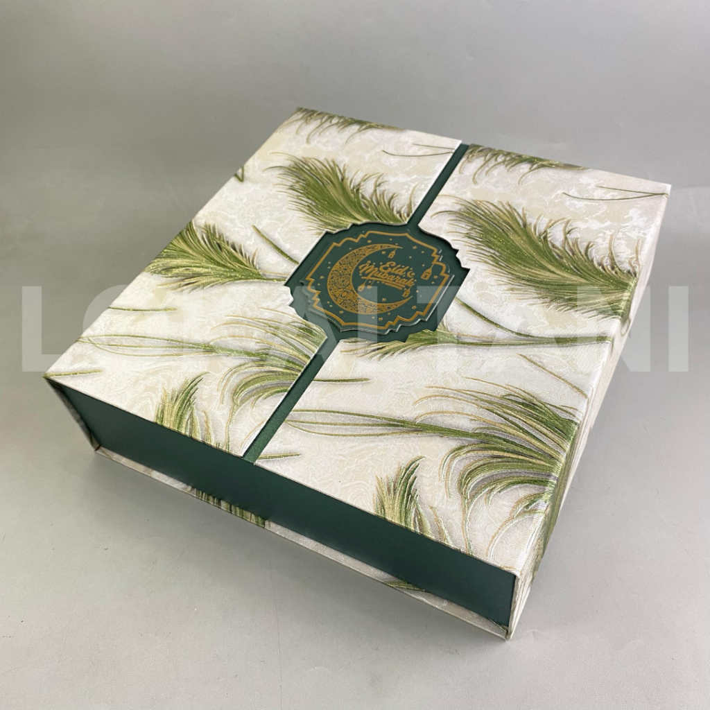 

Box Lebaran 4 Toples 500Gr Wallpaper / Box Kue Kering/ Box Lebaran Full Walpaper Daun Hijau