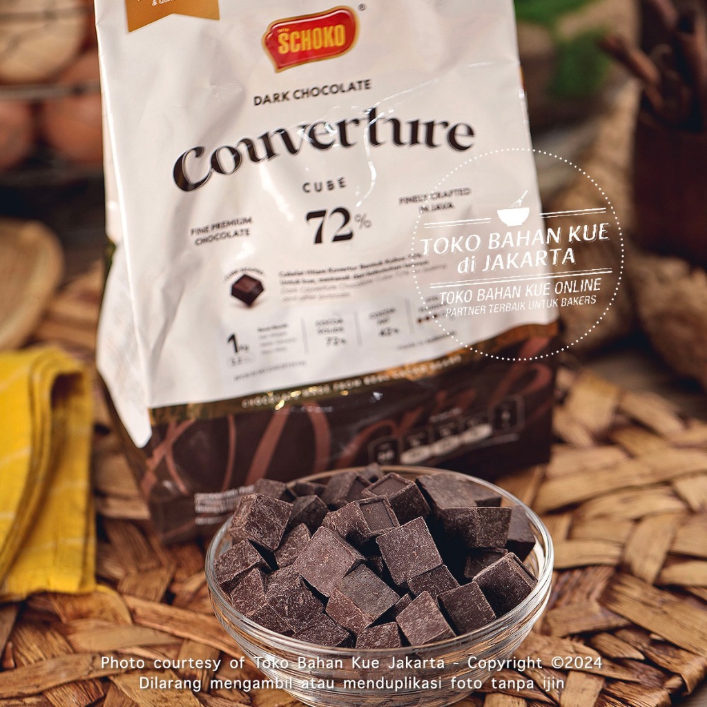 

Schoko Cube 72% 250gr Dark Chocolate Couverture Cokelat Dadu Coklat Baking