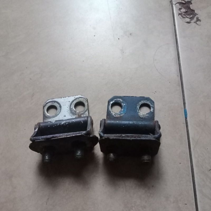 engsel pintu belakang espass