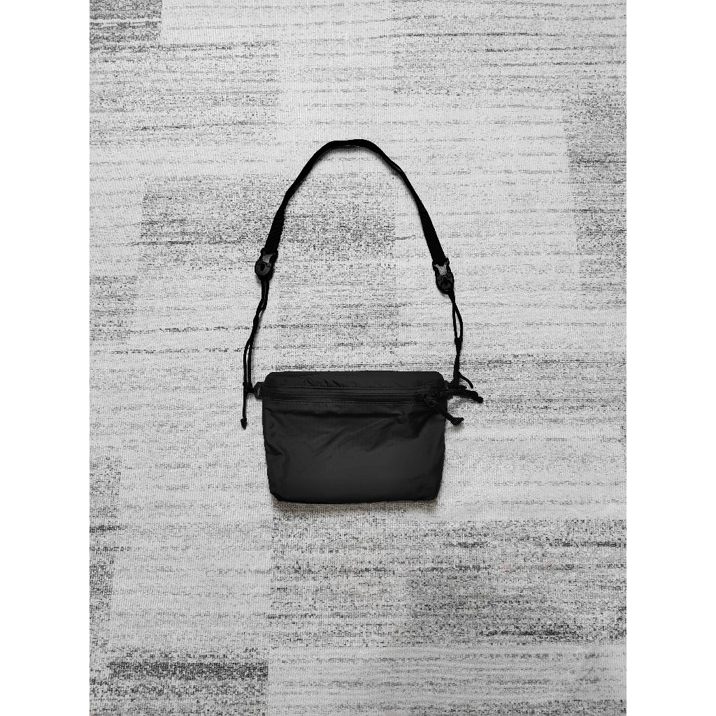 Uniqlo Lightweight Fanny Bag Tas Selempang Bahu