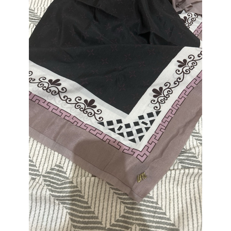Jilbab Motif Hitam - Putih - Krem Merk Umama