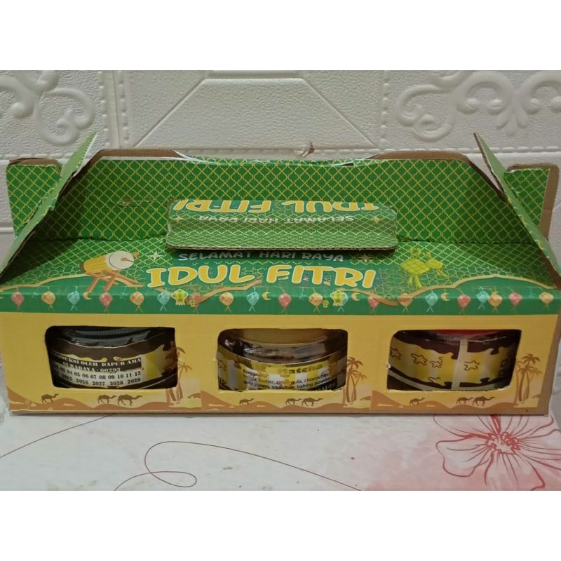 

hampers murah tema natal / crismast / Imlek / IdulFitri bahan premium isi 3 toples chocochip cookies murah