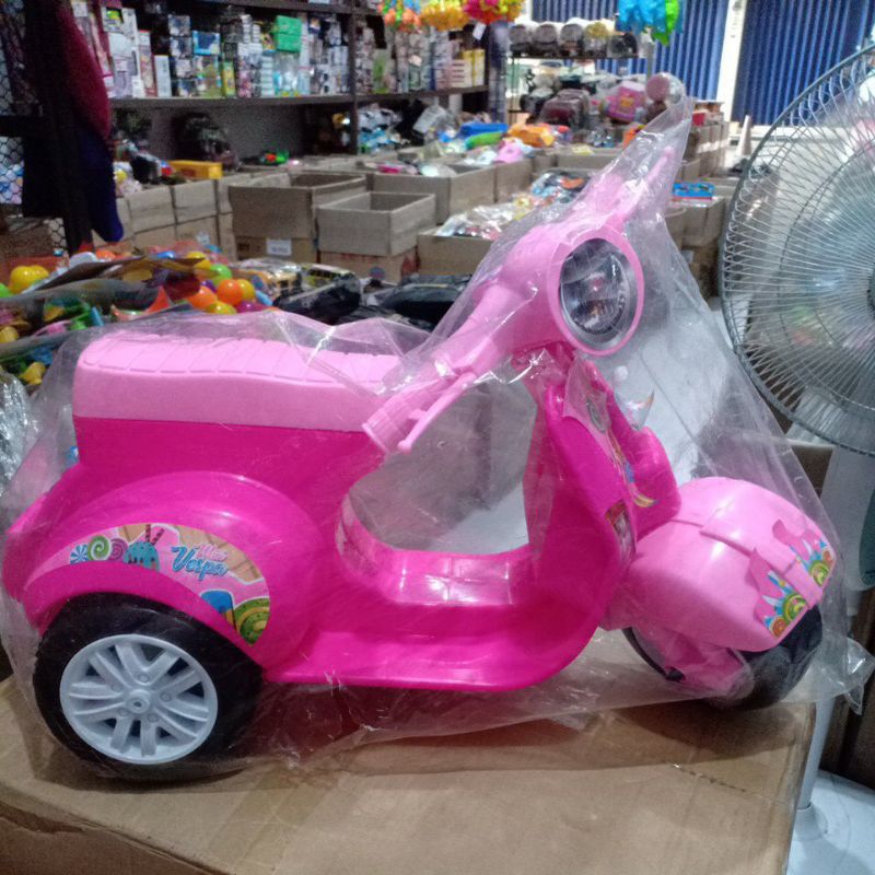 (Etalase 56-65) Mainan Vespa roda 3 untuk anak