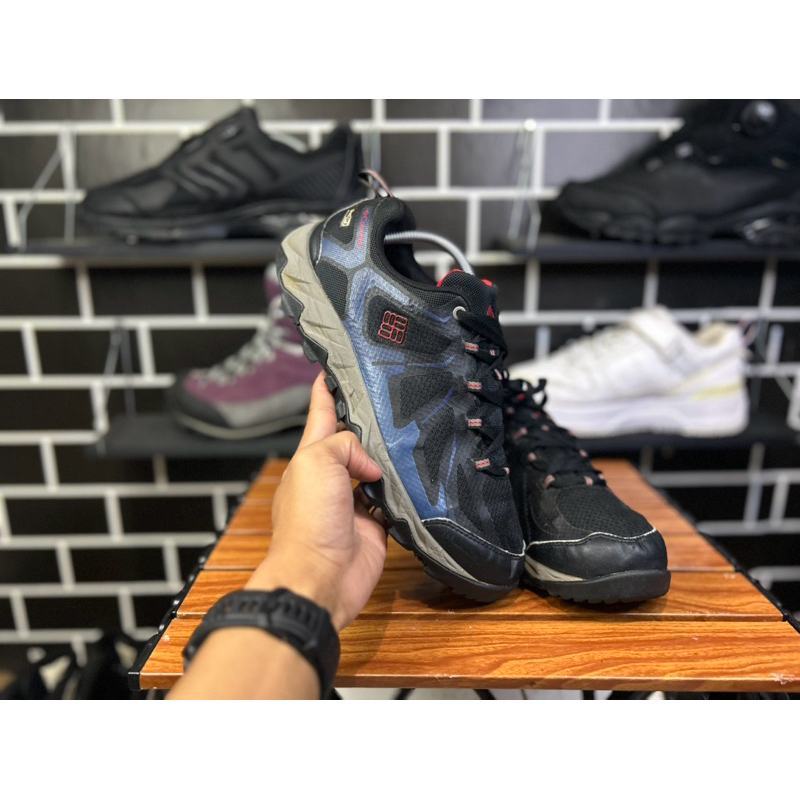 sepatu trail runing size 42,5 Columbia