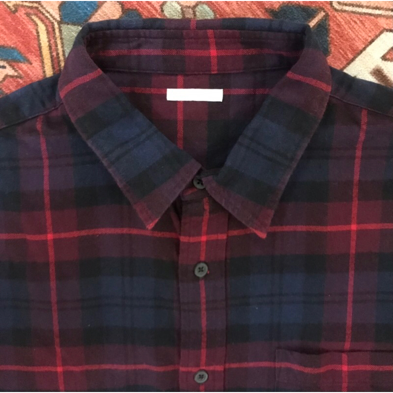 Kemeja Flannel Uniqlo Veterano Navy Merah ( XL )