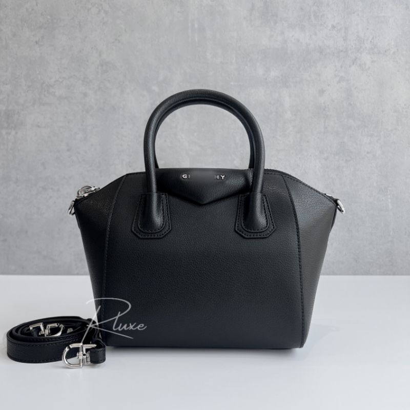 [Pre-Order] Tas Wanita RoyaleLuxe Antigona Mini Bag in Black Grained Leather SHW