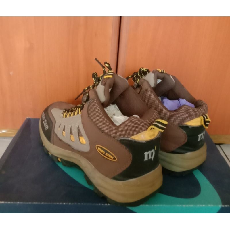 sepatu outdoor miso zium