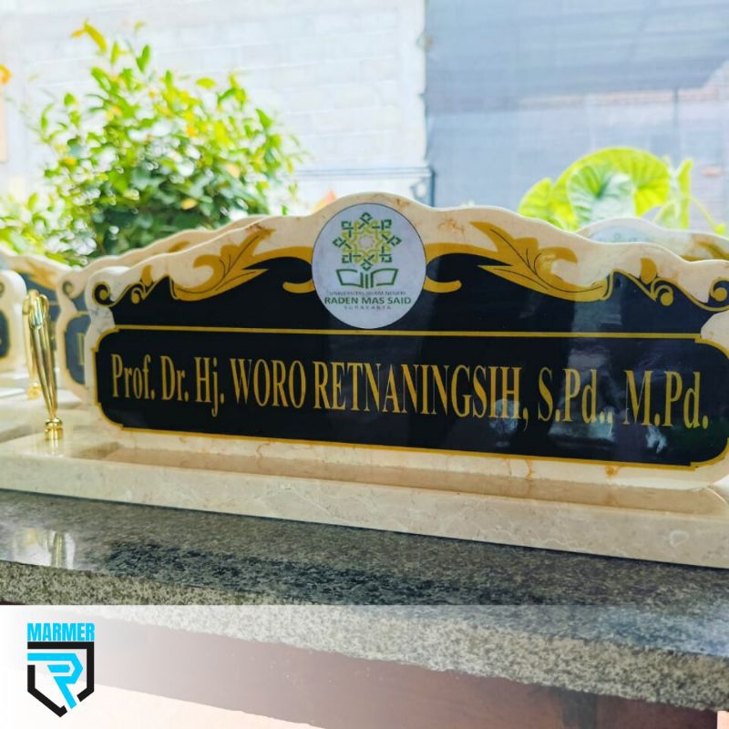 

Papan nama stiker vandel marmer putih & tempat polpen finishing glossy