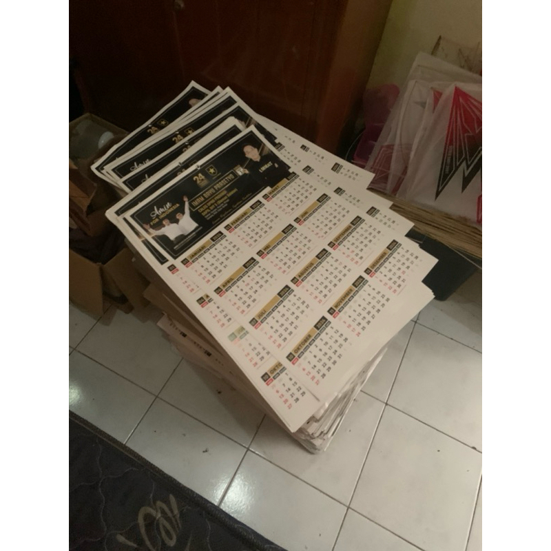 

kalender bekas ukuran 40X55cm