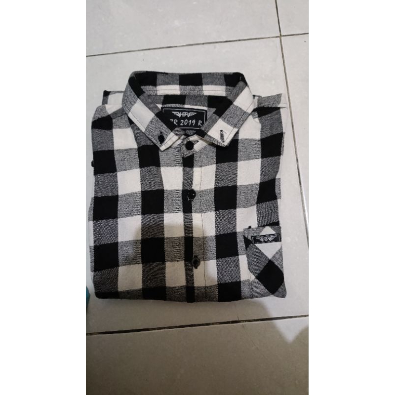 PRELOVED sweater celana cutbray dan kemeja flanel kotak kotak hitam putih