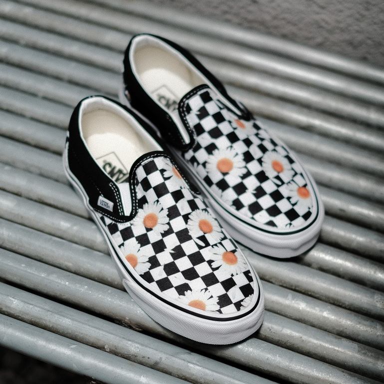 Slip On Love Me Daisy/True White - 100% Original BNIB Sepatu Sneakers Wanita