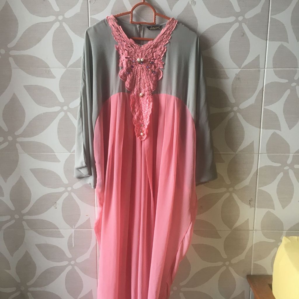 preloved baju kaftan sifon pink grey with manik