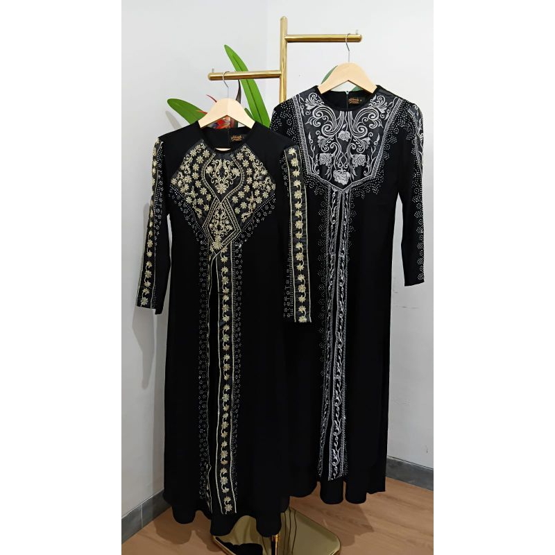 GAMIS ABAYA HITAM BERTABUR BERLIAN