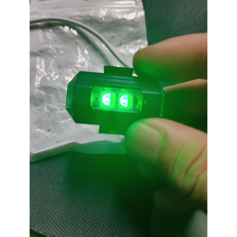 Lampu LED pesawat kelap-kelip