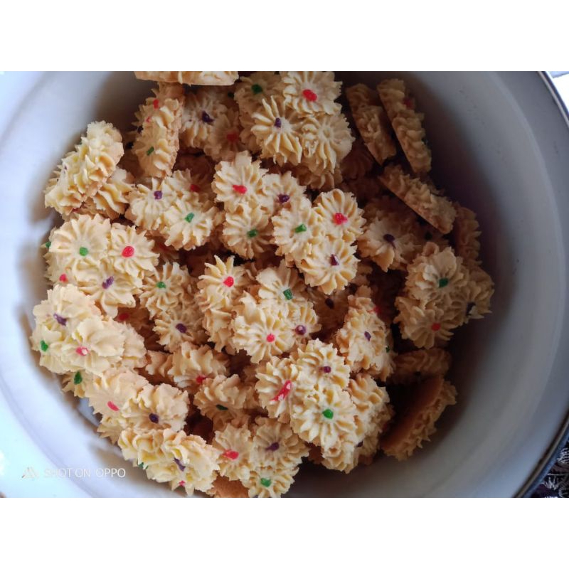 

KUE KERING KEMBANG ROSE LEBARAN PREMIUM UKURAN 500 GRAM IDUL FITRI 2025