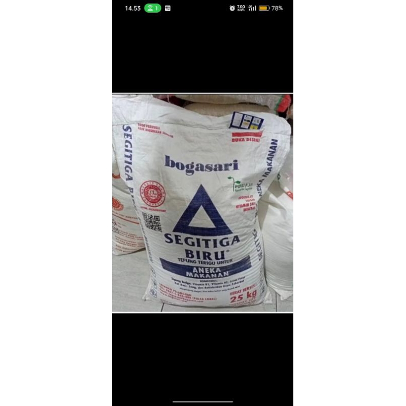 

Tepung Terigu segitiga biru 1KG,