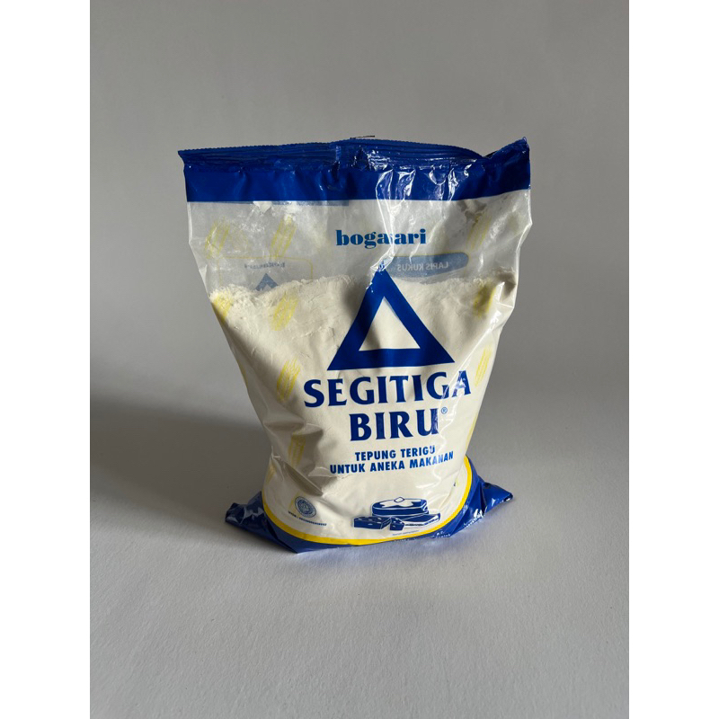 

TEPUNG TERIGU SEGITIGA BIRU 1kg