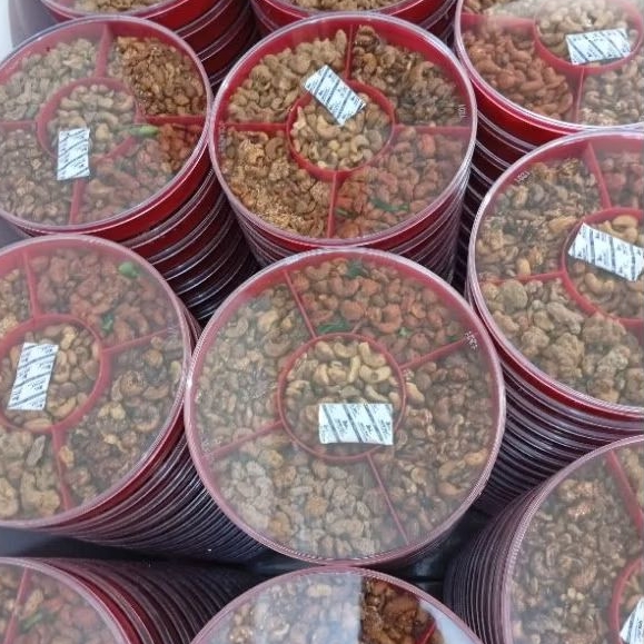 

Kacang Mede Matang Premium Toples Sekat 5 Rasa Kacang Mete 1 dus isi 6 toples