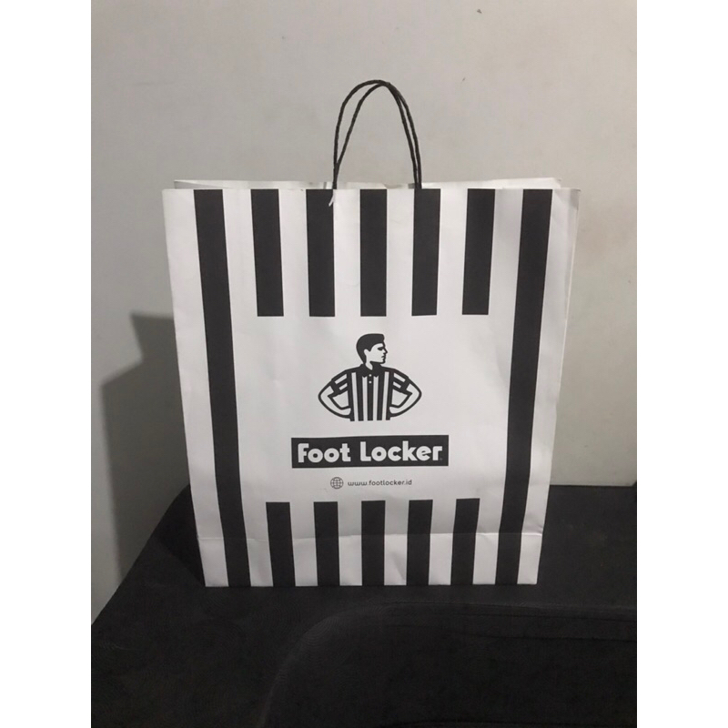 

PAPER BAG ORIGINAL FOOT LOCKER