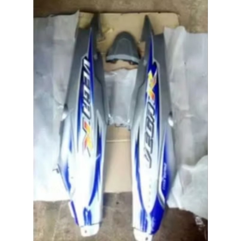 Cover body Vega R new warna silver plus stripping