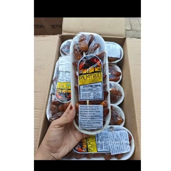 

kurma palm fruit/ kurma asli