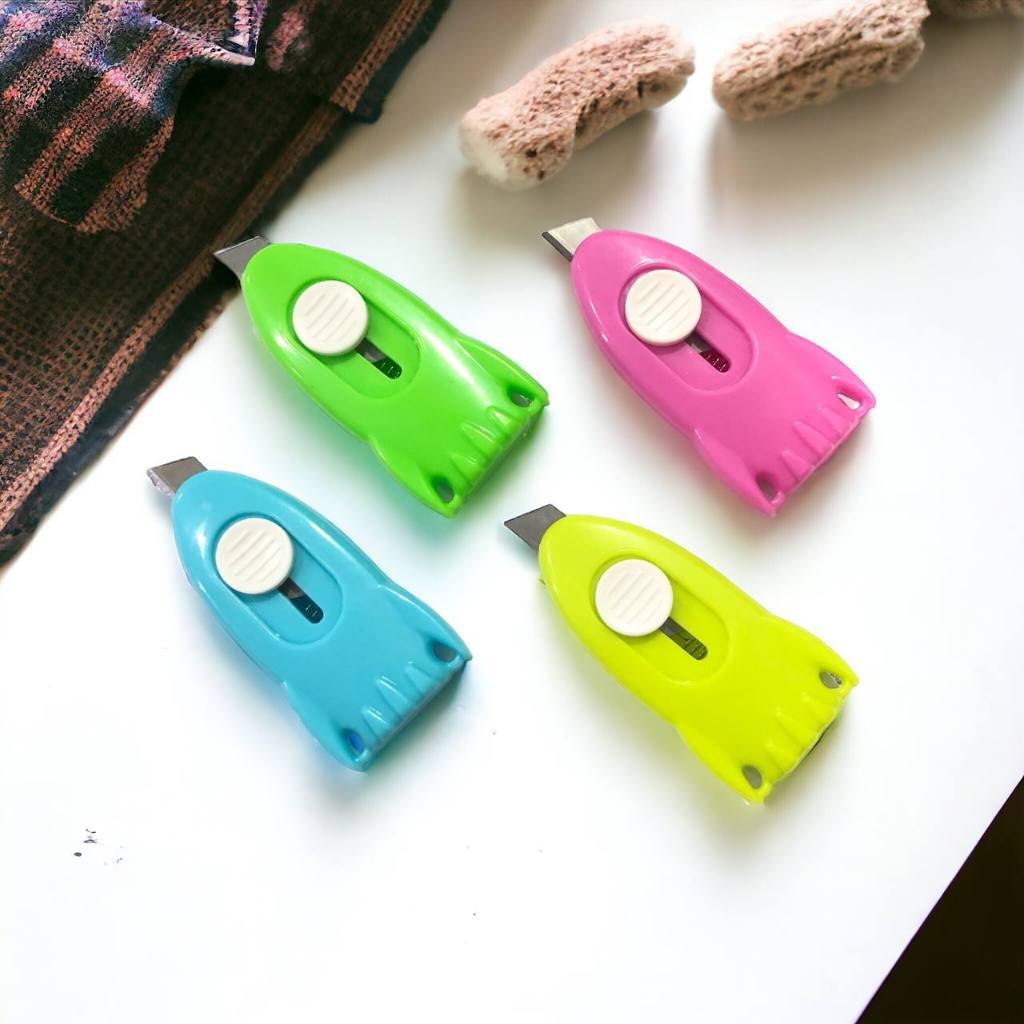 

Lumiso - PISAU CUTTER MINI KARAKTER / PISAU KATER PACKING UNBOXING PAKET KECIL / PISAU PEMOTONG KERTAS MINI PS06