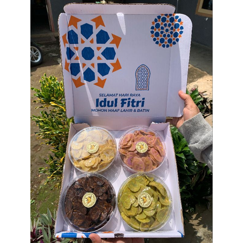

paket Hampers lebaran isi 4 pcs kripik pisang lumer