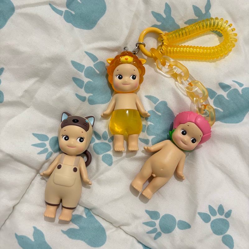 sonny angel cat life siamese, candy store orange sheep, carnation