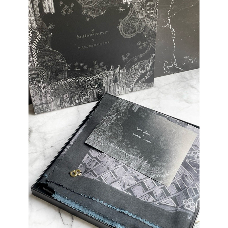 Preloved buttonscarves x Diandra gautama