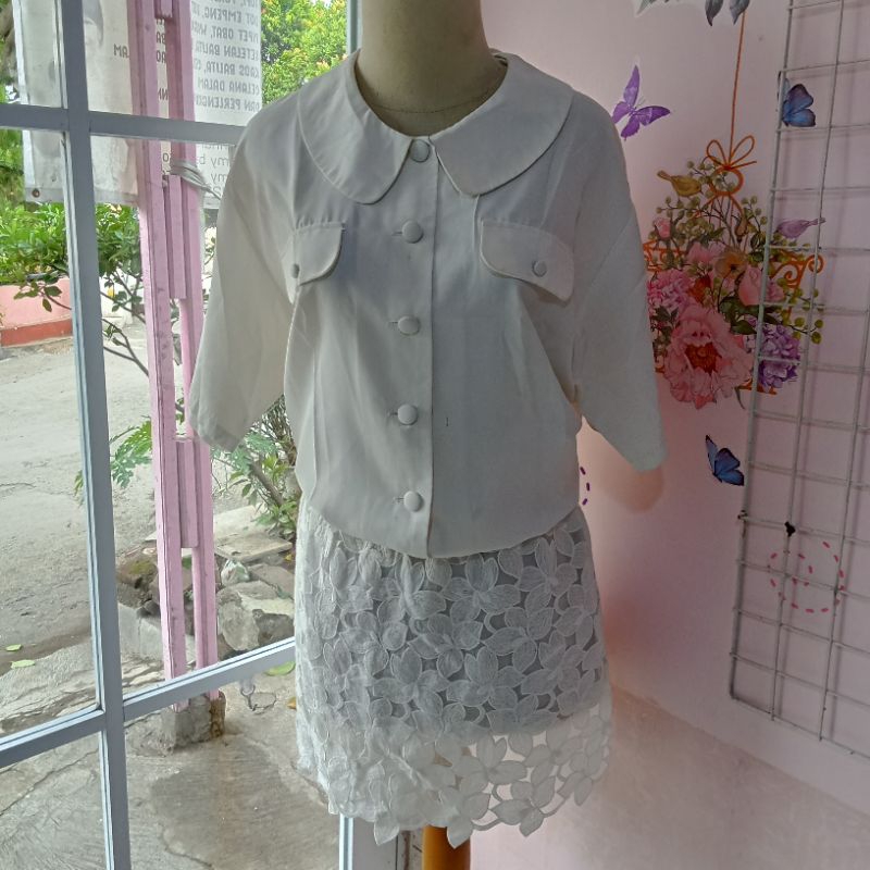 obral blus vintage putih