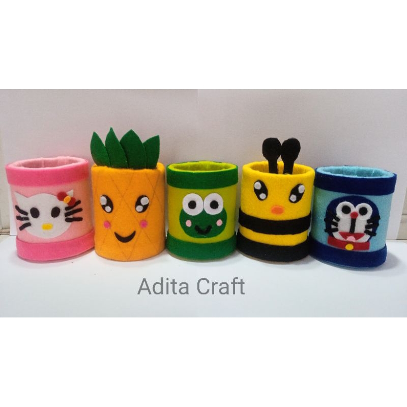 

Tempat pensil karakter flanel lucu