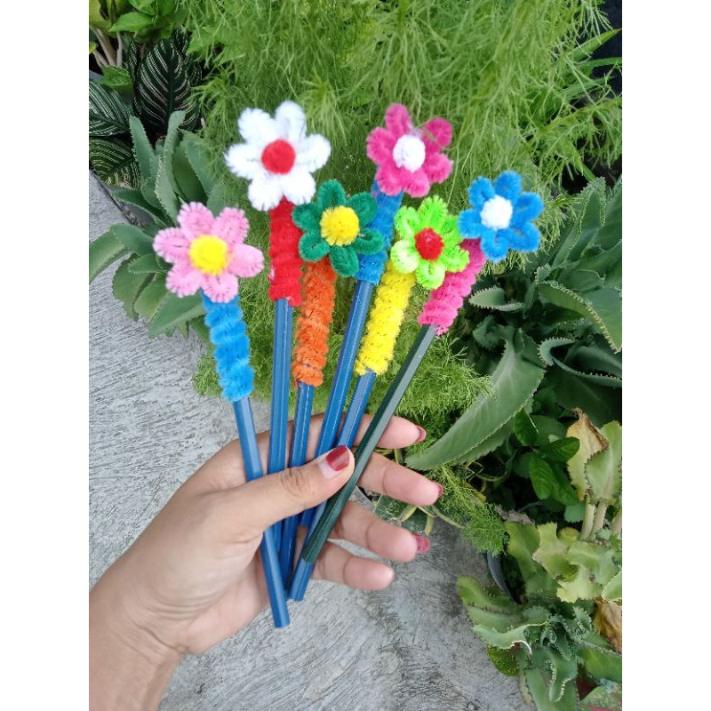 

Pensil 2b karakter bunga