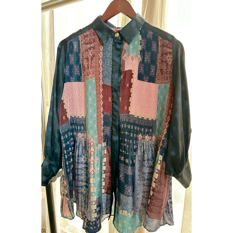 Preloved Benang Jarum x Dian Pelangi - Benang Pelangi Swarnadwipa Pleated Shirt