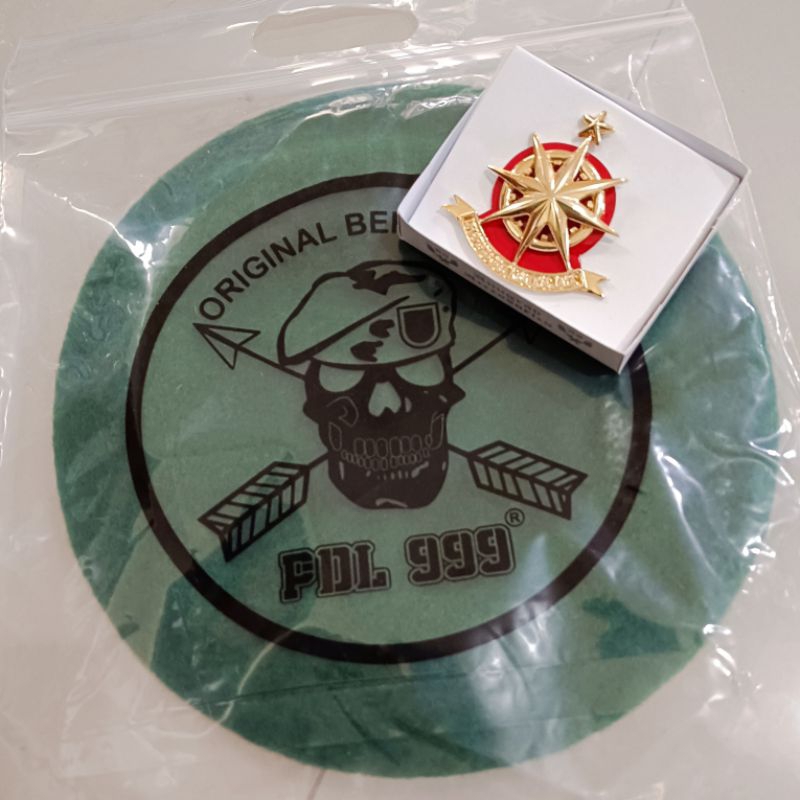 baret hijau tengkorak plus emblem bekang