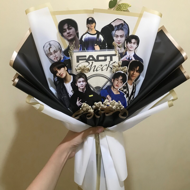 Buket Album Kpop Custom / Buku Novel / Bouquet Bunga / Buket Graduation Wisuda Sempro Gift