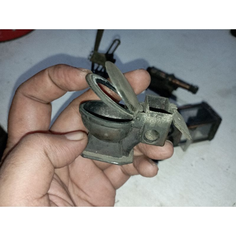 

serutan pensil jadul bahan logam BARANG VINTAGE SERUTAN PENSIL DIECAST