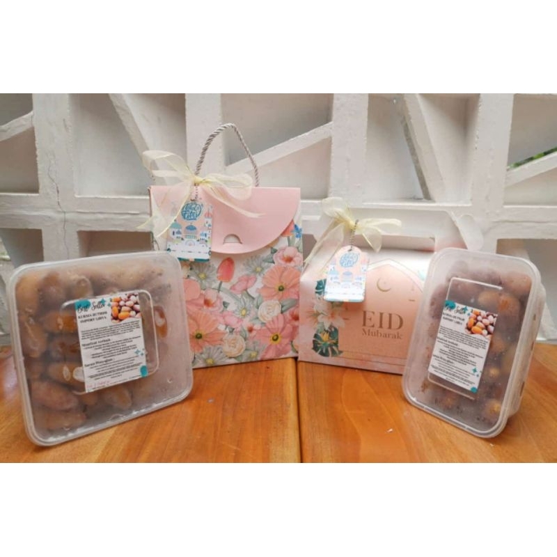 

Hampers Lebaran Idul Fitri Kurma Ruthob asli Libya Hampers Ramadhan Box Pita Kartu Ucapan (kemasan kurma terbaru ya)