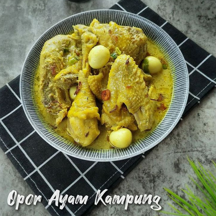 

Opor Ayam Kampung Atau Broiler Dimasak Utuh 1 Ekor Kirim Instan