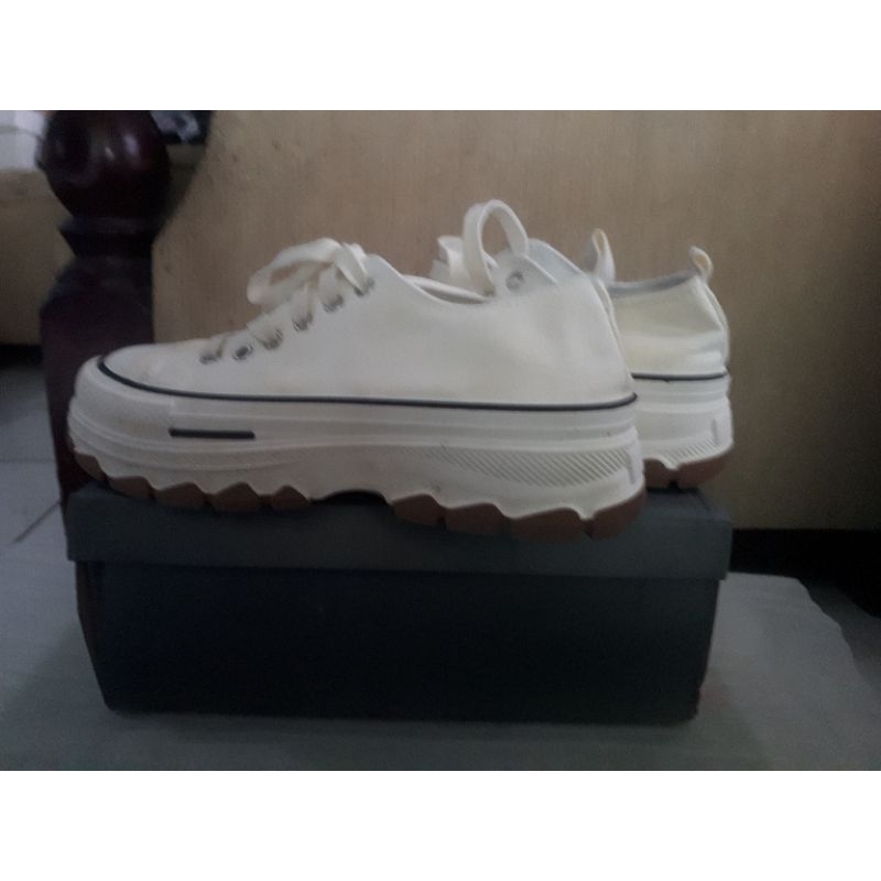 Sepatu Canvas Cani