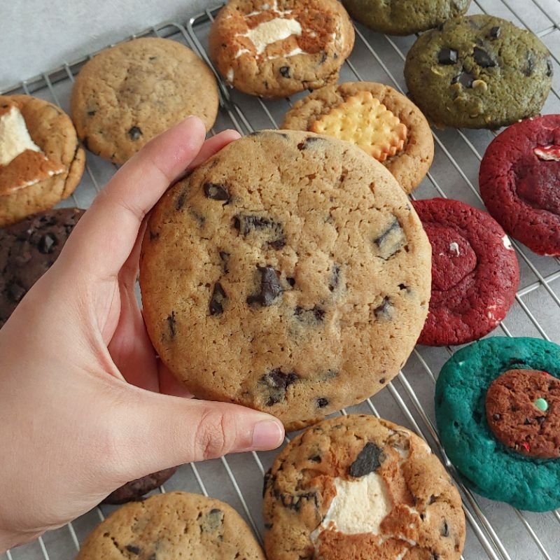 

Soft Cookies Chocolate Chip Cookie Red Velvet Cream Cheese WHIPPEDOUGH American Cookies Matcha Chocolate Crumble Strawberry S'mores Cookie Malang Surabaya Souvenir Nikah Kado